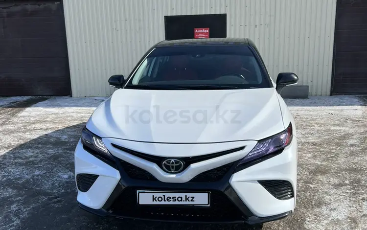 Toyota Camry 2020 года за 14 000 000 тг. в Актобе