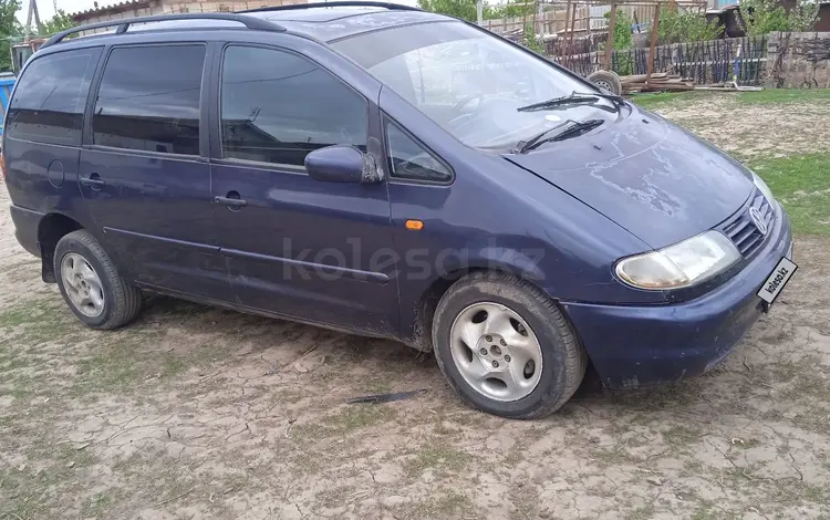 Volkswagen Sharan 1997 года за 1 850 000 тг. в Уральск