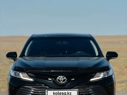 Toyota Camry 2019 года за 13 500 000 тг. в Атырау – фото 5