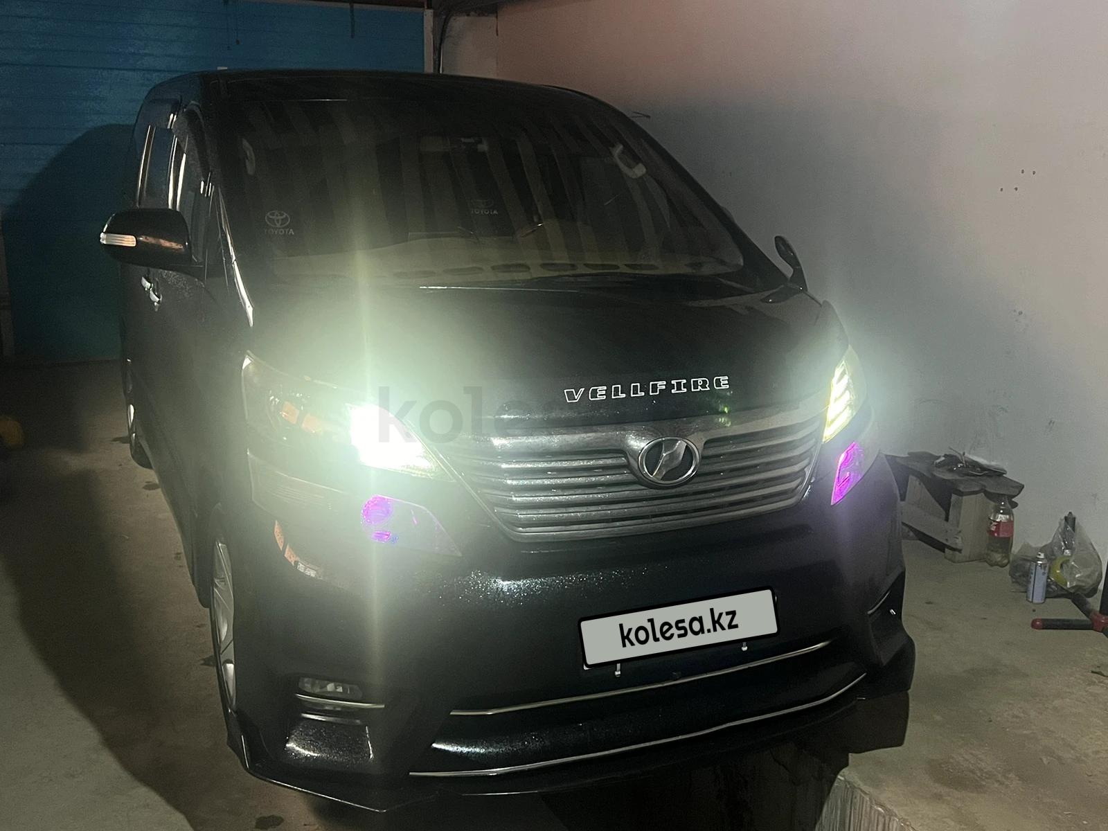 Toyota Vellfire 2010 г.