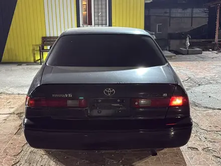 Toyota Camry 1998 года за 3 000 000 тг. в Шымкент – фото 5
