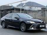 Toyota Camry 2023 года за 19 950 000 тг. в Алматы