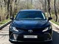 Toyota Camry 2023 года за 17 350 000 тг. в Астана