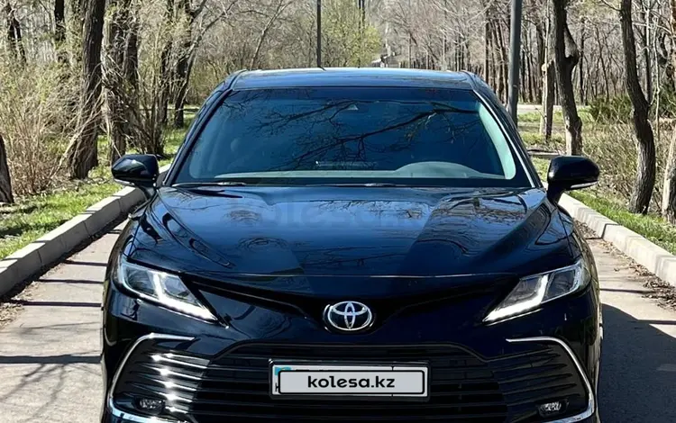 Toyota Camry 2023 года за 17 350 000 тг. в Астана