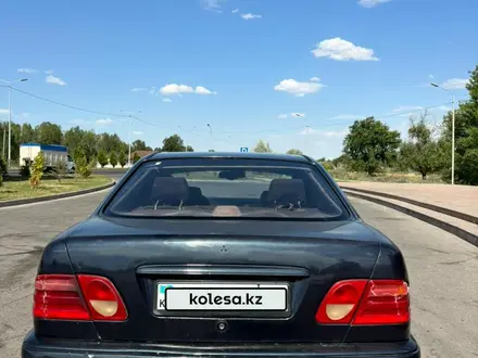 Mercedes-Benz E 230 1996 года за 2 100 000 тг. в Тараз – фото 6