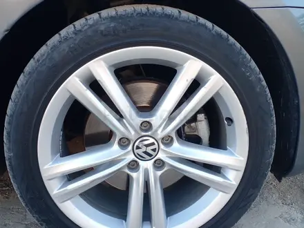 Volkswagen Passat 2014 года за 6 300 000 тг. в Атырау – фото 11