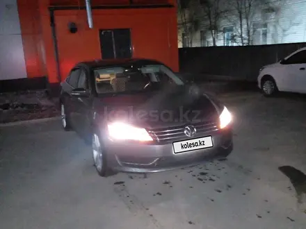 Volkswagen Passat 2014 года за 6 300 000 тг. в Атырау – фото 14