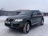 Volkswagen Touareg 2006 года за 5 700 000 тг. в Астана