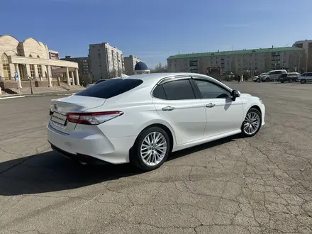 Toyota Camry 2018 года за 13 000 000 тг. в Уральск – фото 5