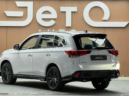 Mitsubishi Outlander 2022 года за 13 290 000 тг. в Алматы – фото 6