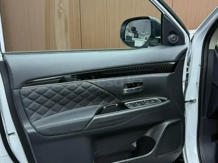 Mitsubishi Outlander 2022 года за 13 290 000 тг. в Алматы – фото 7