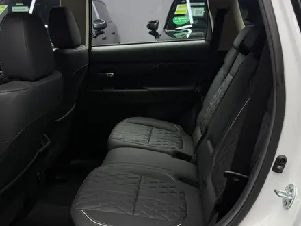 Mitsubishi Outlander 2022 года за 13 290 000 тг. в Алматы – фото 25