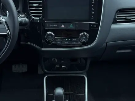 Mitsubishi Outlander 2022 года за 13 290 000 тг. в Алматы – фото 19