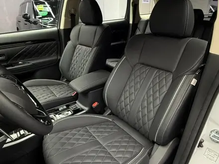 Mitsubishi Outlander 2022 года за 13 290 000 тг. в Алматы – фото 12