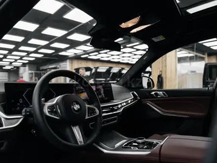 BMW X7 2025 года за 80 000 000 тг. в Астана – фото 33