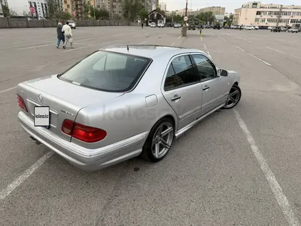 Mercedes-Benz E 320 1997 года за 2 600 000 тг. в Алматы – фото 16