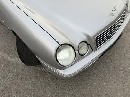Mercedes-Benz E 320 1997 года за 2 600 000 тг. в Алматы – фото 3