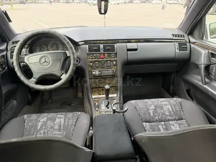 Mercedes-Benz E 320 1997 года за 2 600 000 тг. в Алматы – фото 32