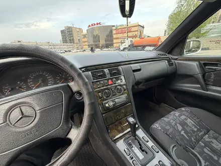 Mercedes-Benz E 320 1997 года за 2 600 000 тг. в Алматы – фото 33