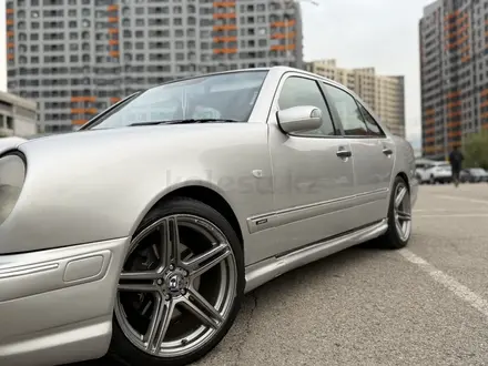 Mercedes-Benz E 320 1997 года за 2 600 000 тг. в Алматы – фото 46