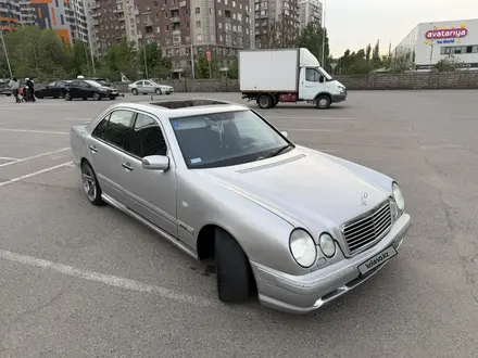 Mercedes-Benz E 320 1997 года за 2 600 000 тг. в Алматы – фото 6