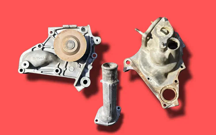 Помпа корпус и крышка термомстат 3S 5S за 10 000 тг. в Алматы