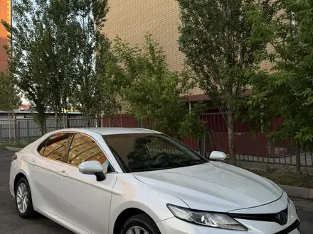 Toyota Camry 2023 года за 15 000 000 тг. в Актобе – фото 4