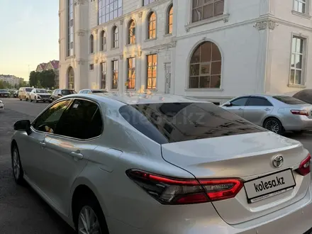 Toyota Camry 2023 года за 15 000 000 тг. в Актобе – фото 5