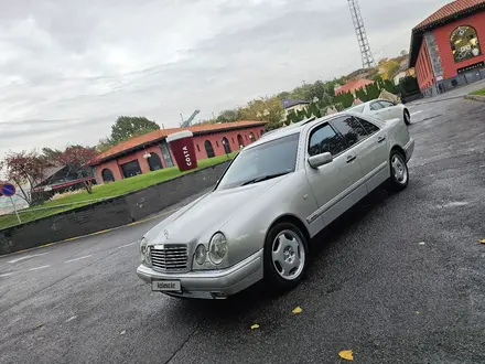 Mercedes-Benz E 320 1998 года за 7 900 000 тг. в Алматы – фото 76