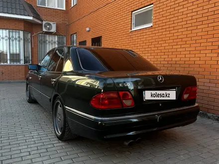 Mercedes-Benz E 55 AMG 1996 года за 5 500 000 тг. в Атырау – фото 3