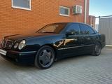 Mercedes-Benz E 55 AMG 1996 годаfor6 000 000 тг. в Атырау – фото 2