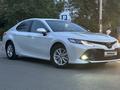 Toyota Camry 2020 года за 12 300 000 тг. в Актобе – фото 9