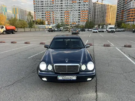 Mercedes-Benz E 320 1996 года за 3 450 000 тг. в Алматы – фото 4