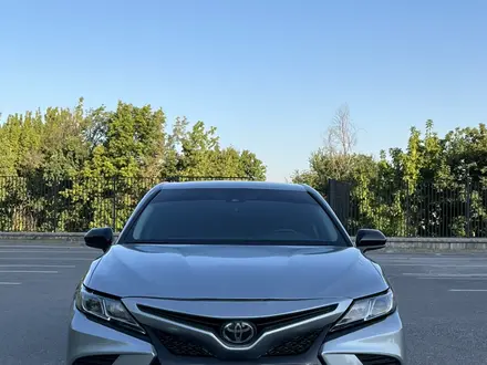 Toyota Camry 2019 года за 10 700 000 тг. в Шымкент – фото 2