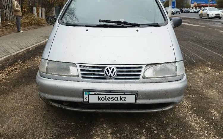 Volkswagen Sharan 2000 годаүшін2 800 000 тг. в Актобе