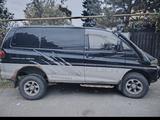 Mitsubishi Delica 1995 годаүшін2 200 000 тг. в Алматы