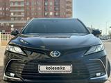 Toyota Camry 2022 года за 16 200 000 тг. в Актау