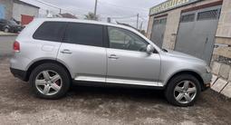 Volkswagen Touareg 2005 года за 3 500 000 тг. в Караганда – фото 3