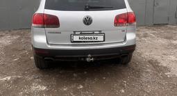 Volkswagen Touareg 2005 года за 3 500 000 тг. в Караганда – фото 4