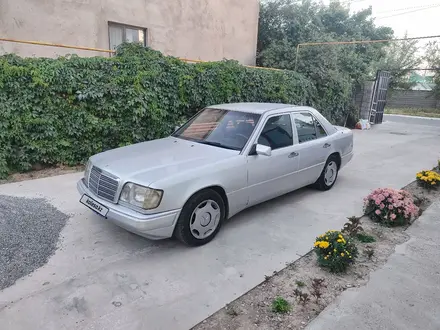 Mercedes-Benz E 200 1995 года за 1 900 000 тг. в Шымкент