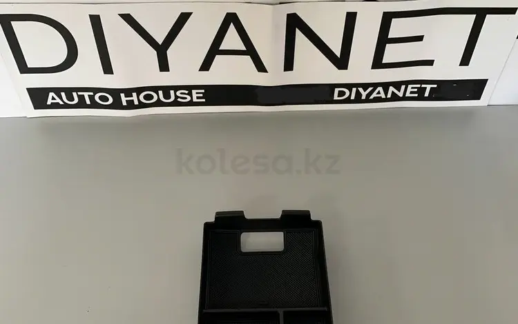 Оригинальная Накладка в центральный бардачок черный LI за 1 000 тг. в Алматы