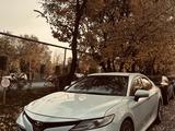 Toyota Camry 2019 года за 11 000 000 тг. в Алматы – фото 2