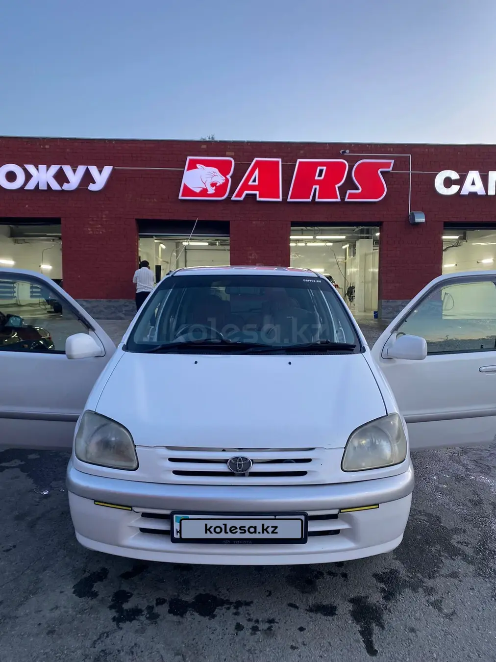 Toyota Raum, 1999