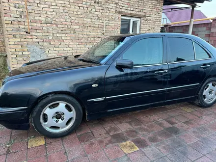 Mercedes-Benz E 230 1997 года за 1 600 000 тг. в Алматы – фото 2