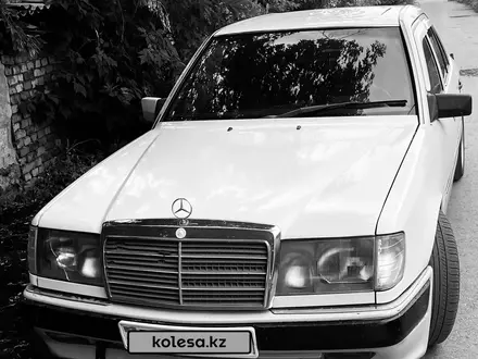 Mercedes-Benz E 200 1990 года за 1 400 000 тг. в Караганда