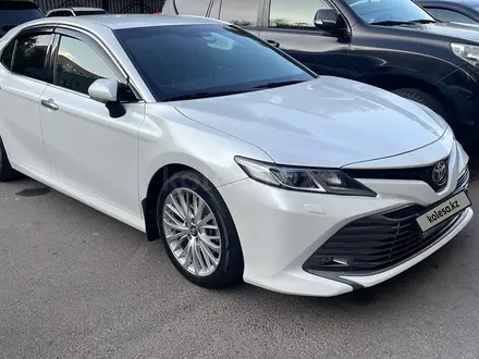 Toyota Camry 2019 года за 12 800 000 тг. в Алматы