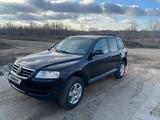 Volkswagen Touareg 2005 года за 4 500 000 тг. в Актобе