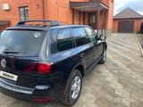 Volkswagen Touareg 2005 года за 4 500 000 тг. в Актобе – фото 4
