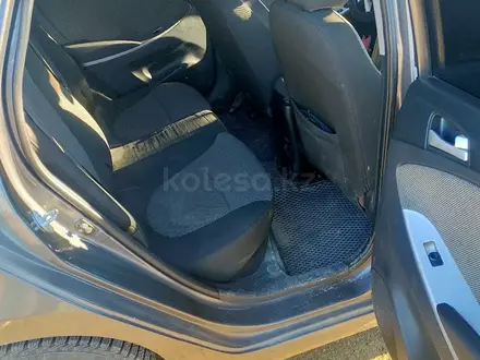 Hyundai Solaris 2012 года за 3 950 000 тг. в Атырау – фото 2