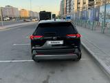 Toyota RAV4 2021 года за 15 440 000 тг. в Астана – фото 5
